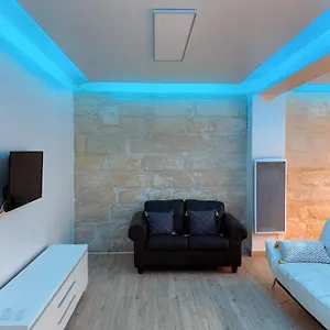 https://bel-appartement-intra-muros-avignon-parking-libre.fr-provencehotel.com